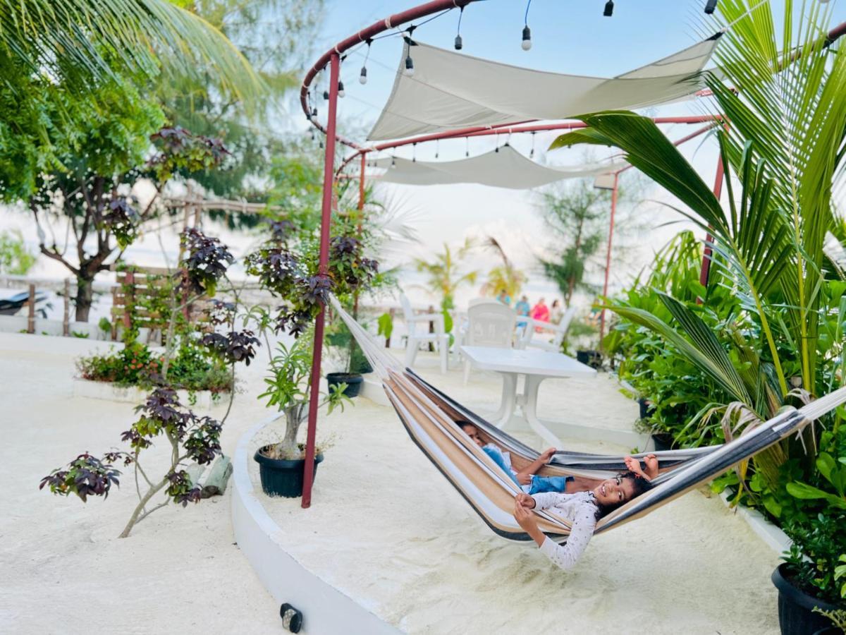 Pelican Beach Maafushi Bagian luar foto