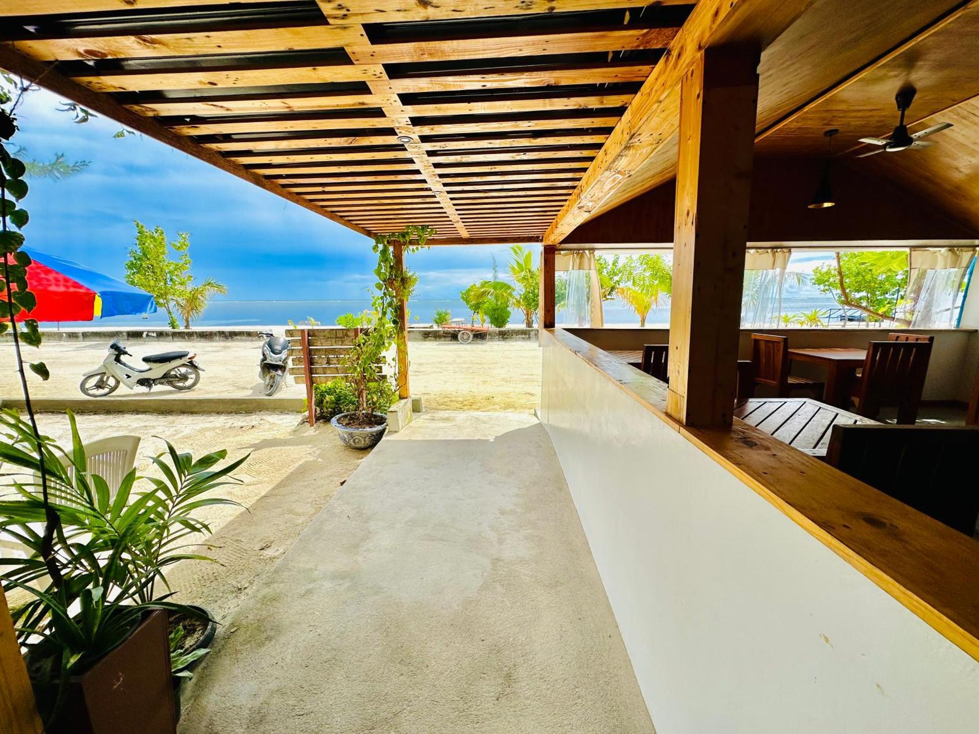 Pelican Beach Maafushi Bagian luar foto