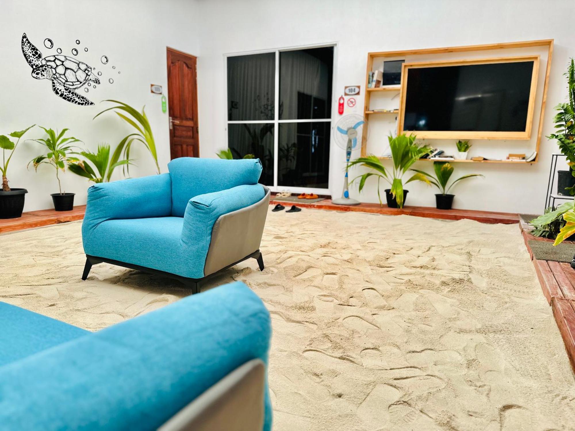 Pelican Beach Maafushi Bagian luar foto